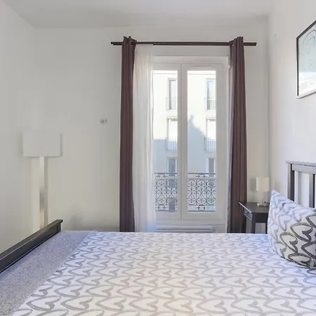 Champs De Mars Apartment Paris